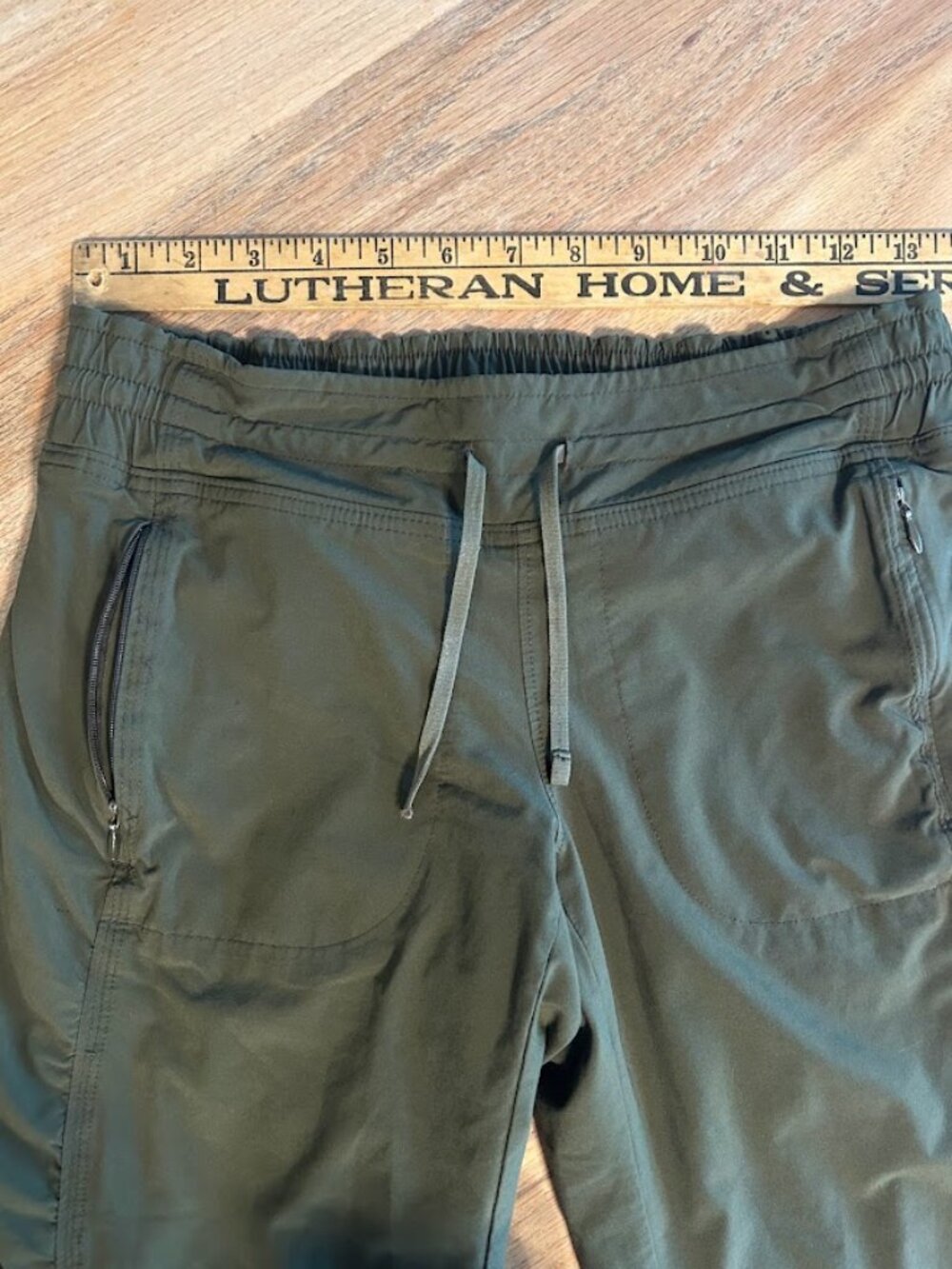 Athleta La Viva Ruched Featherweight Stretch Lined Pant 2 Olive Green 138483 - Picture 8 of 11